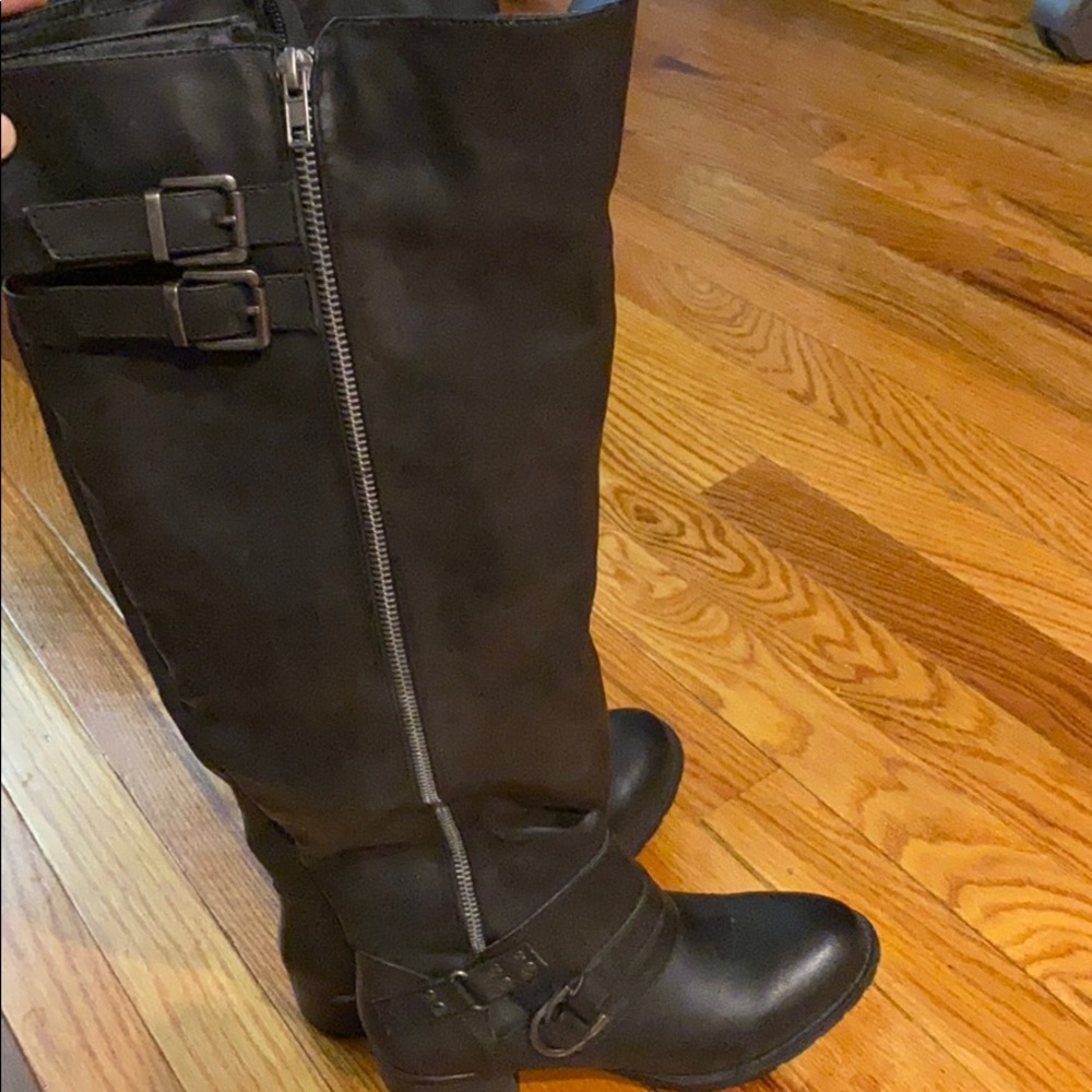 black boots - Picture 2 of 4